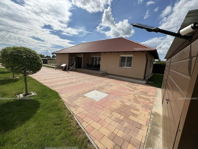 Hirdetés fotója