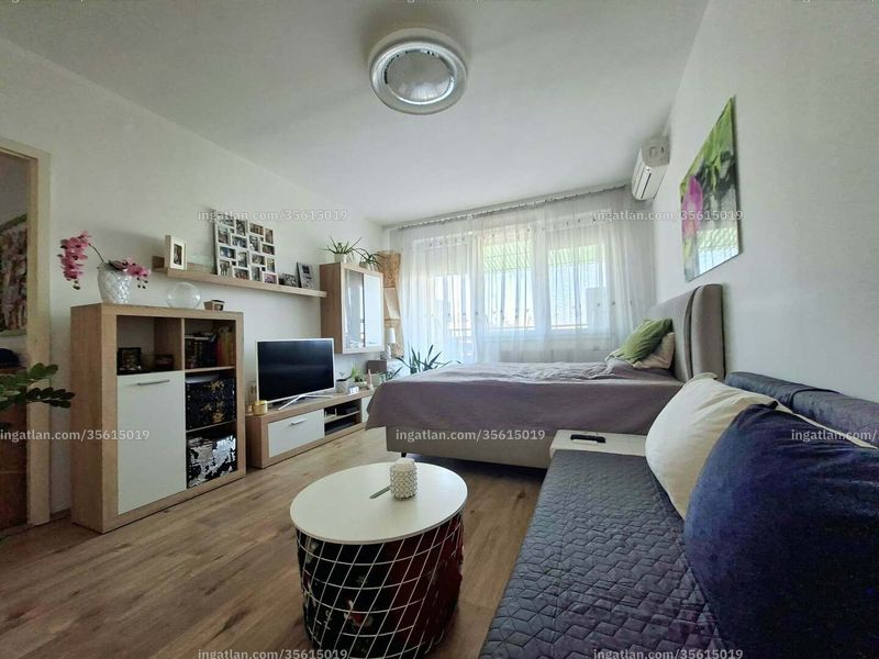 Listing photo
