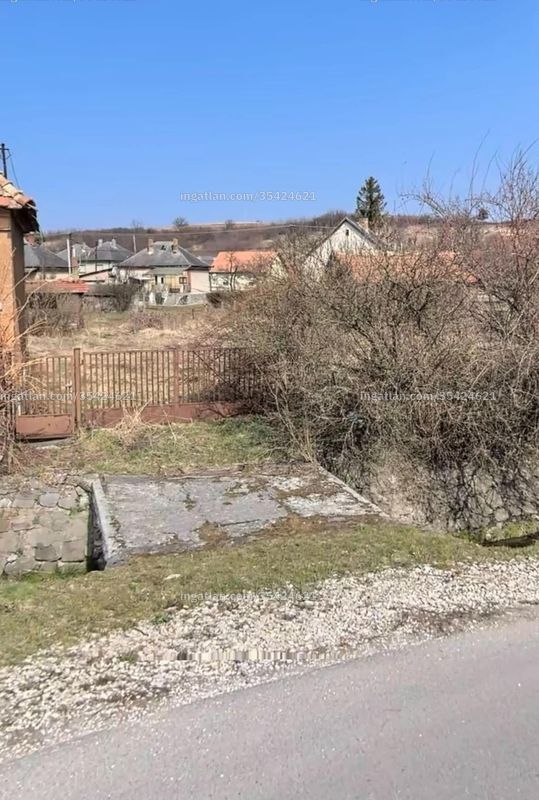bejárat (kívülről)