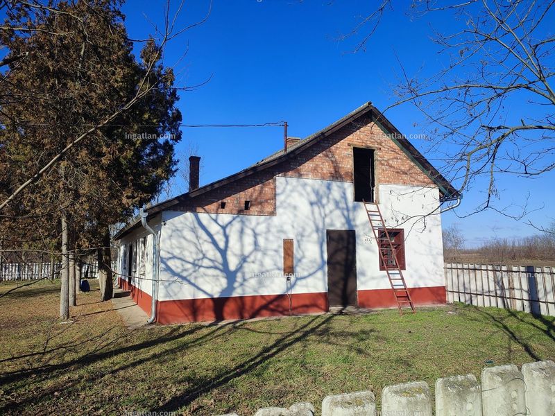 Listing photo