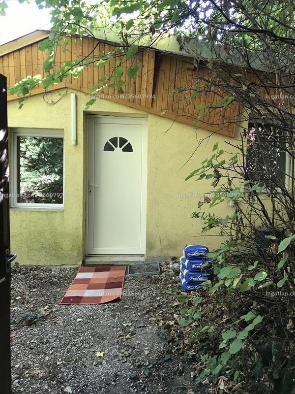 bejárat (kívülről)