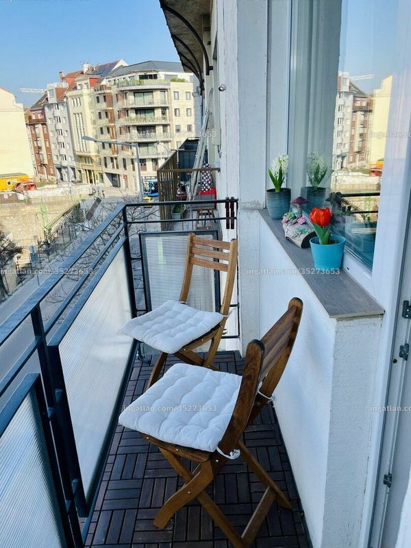balcony