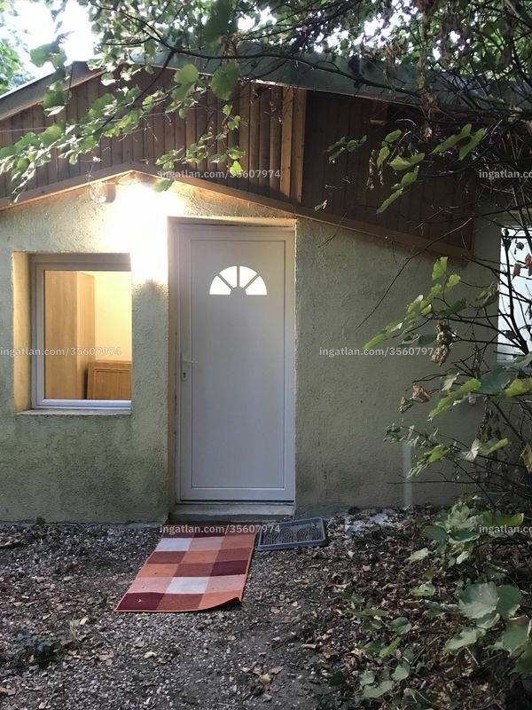 bejárat (kívülről)