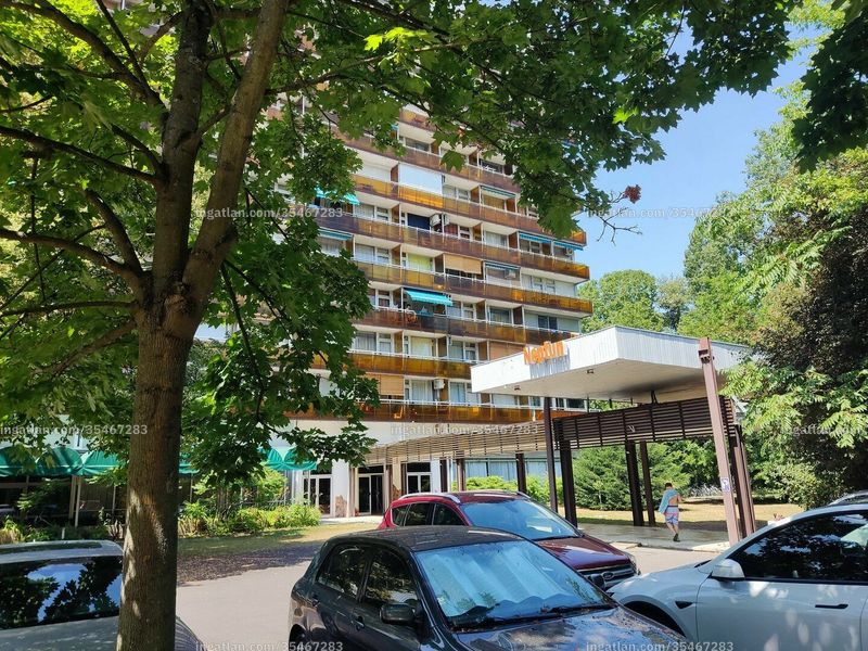 parkoló