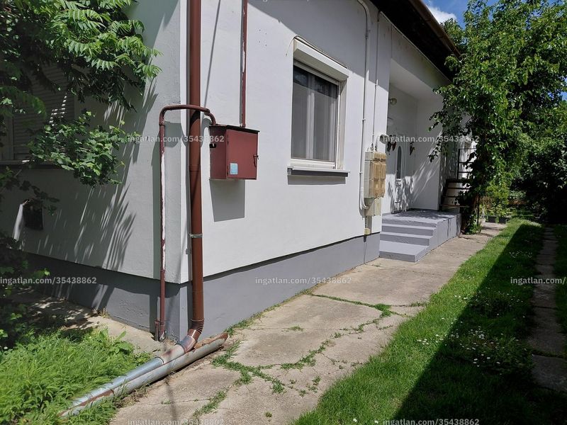 bejárat (kívülről)