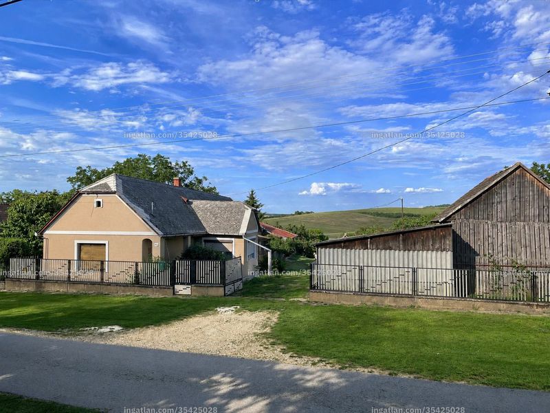 bejárat (kívülről)