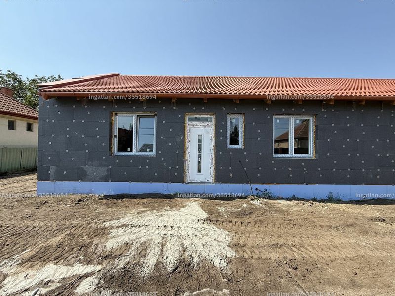 bejárat (kívülről)