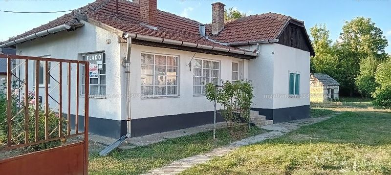 bejárat (kívülről)