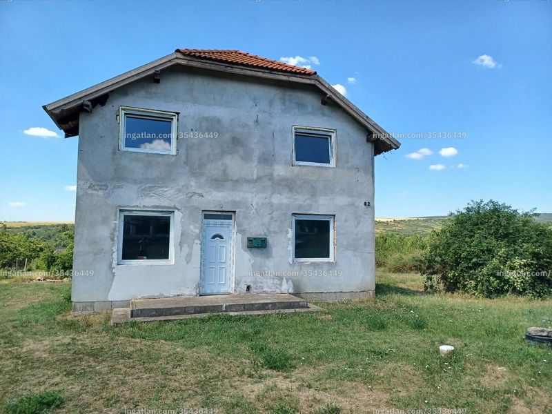 bejárat (kívülről)