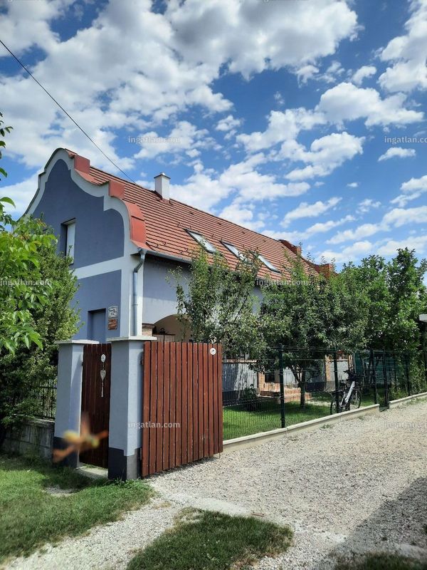 Listing photo