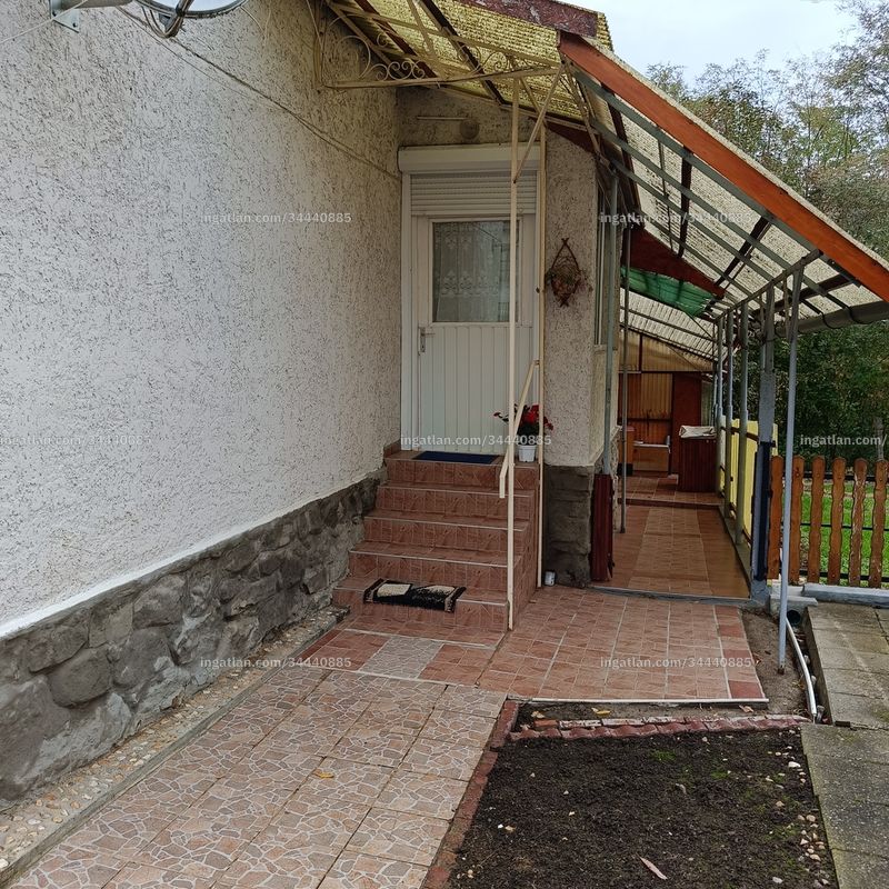 bejárat (kívülről)
