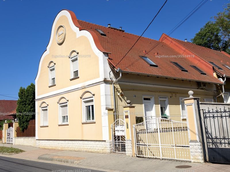 bejárat (kívülről)