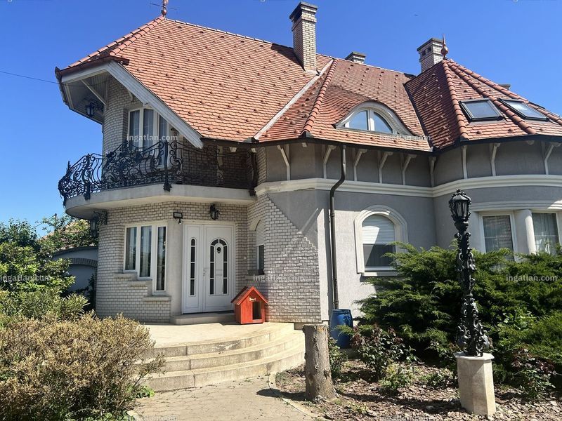 entrance from the outside