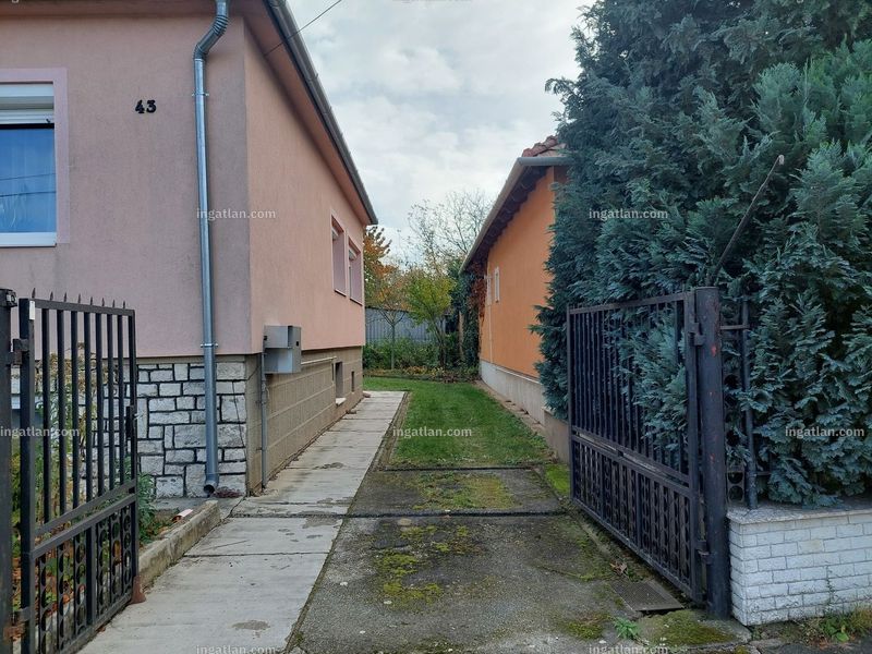 bejárat (kívülről)