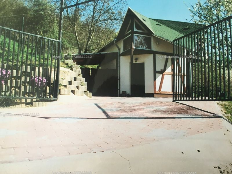 bejárat (kívülről)