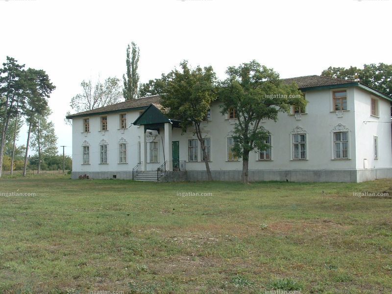 bejárat (kívülről)