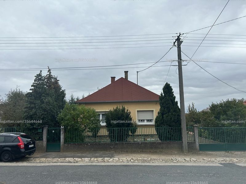 Hirdetés fotója