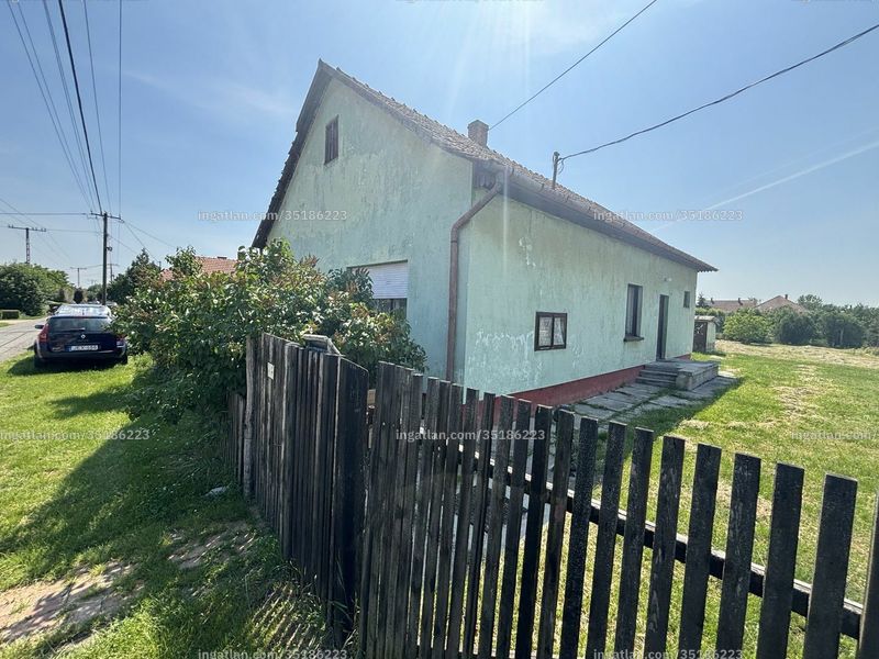 Listing photo