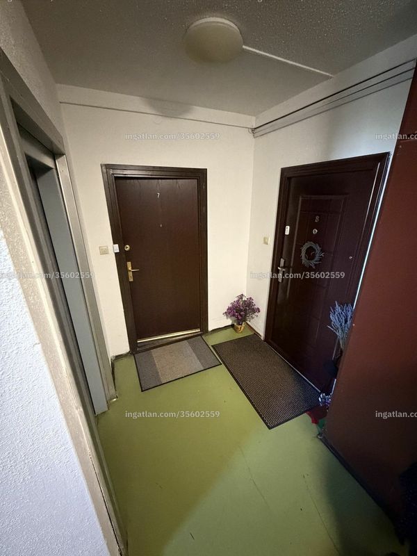 bejárat (belülről)