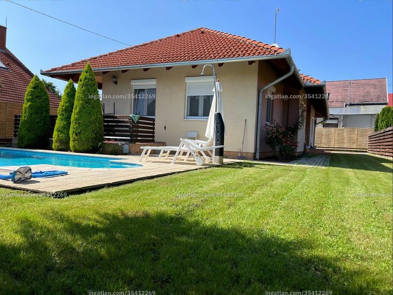 Hirdetés fotója