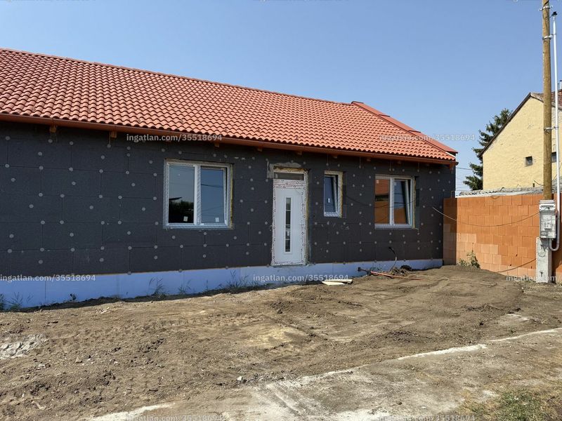bejárat (kívülről)