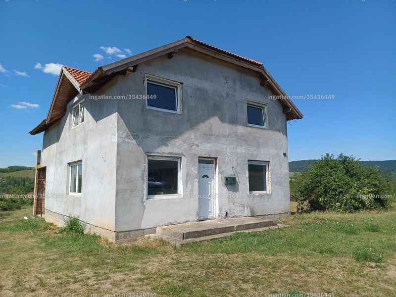 bejárat (kívülről)