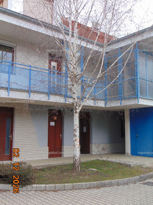 bejárat (kívülről)