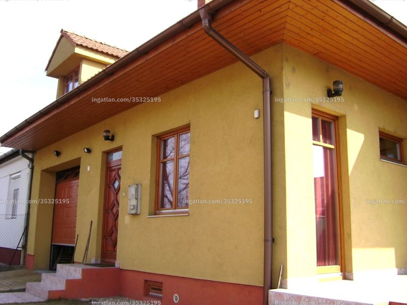 bejárat (kívülről)
