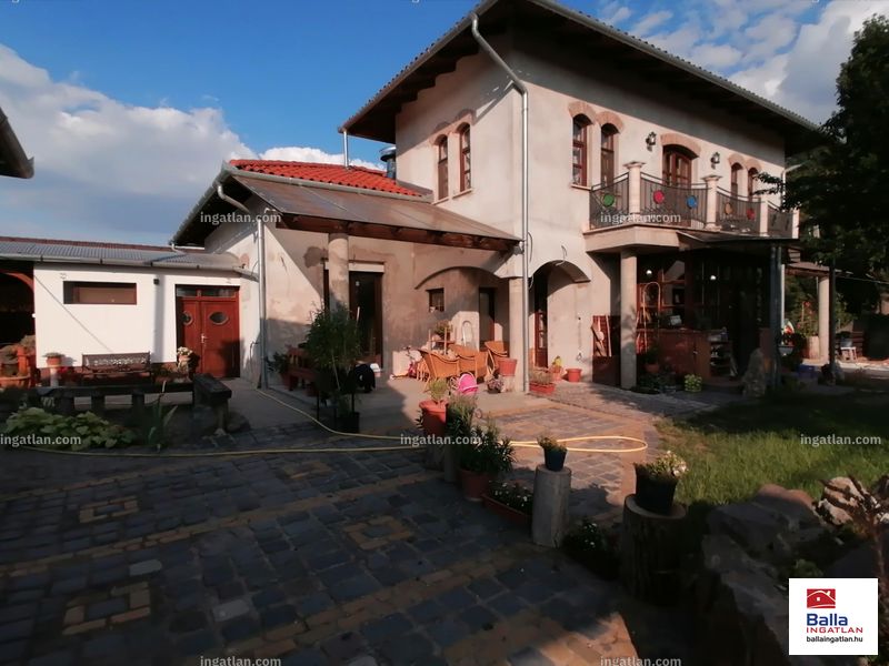 Listing photo