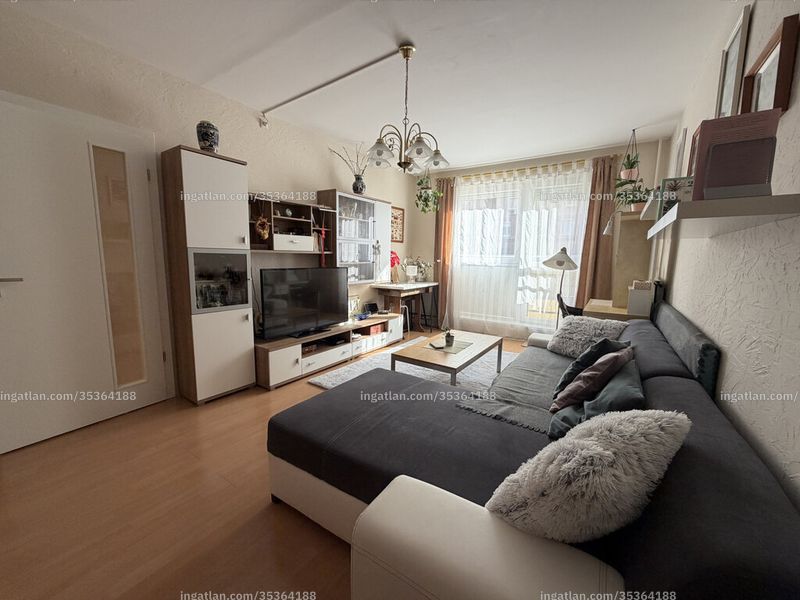 Listing photo