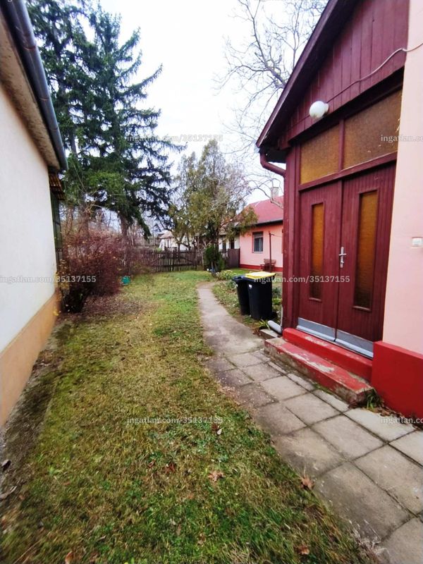 bejárat (kívülről)