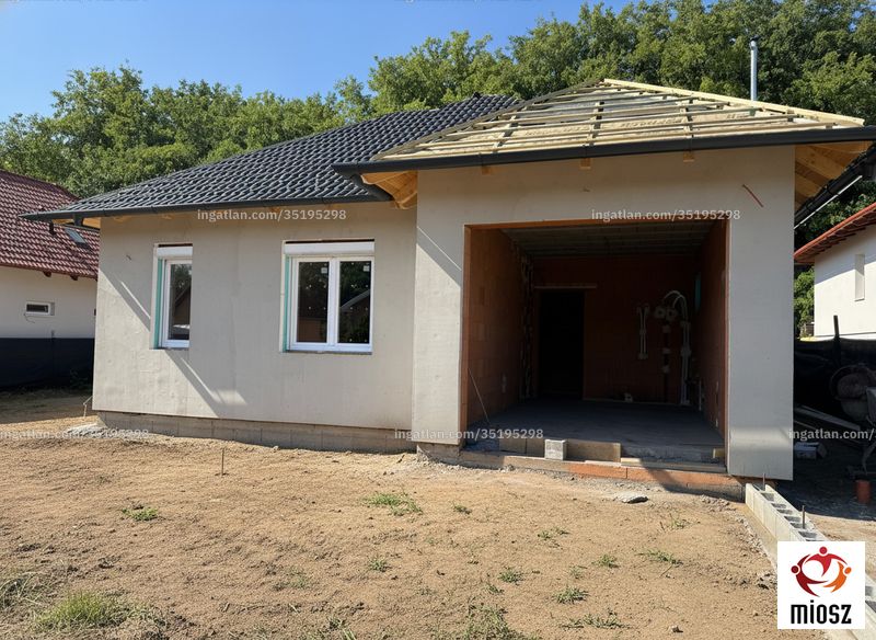 garázs