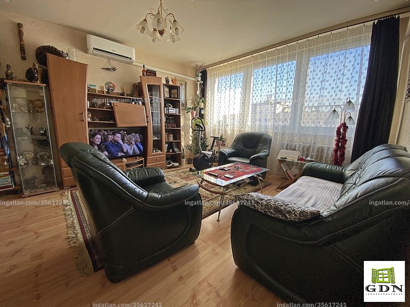 Listing photo