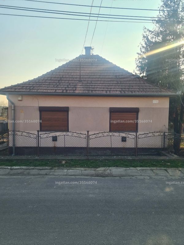 Hirdetés fotója