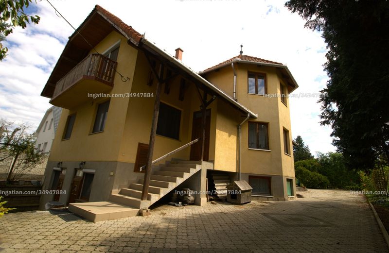 bejárat (kívülről)