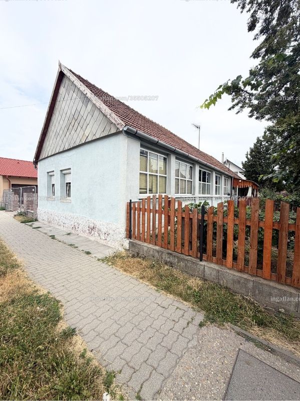 Listing photo