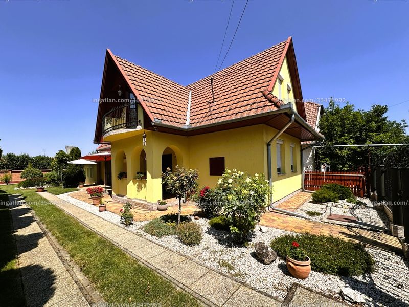 Hirdetés fotója