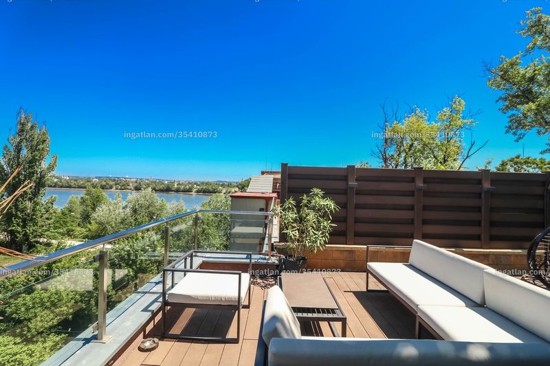 roof terrace