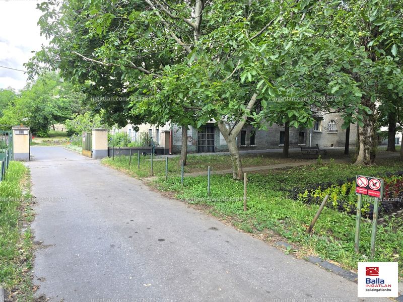 bejárat (kívülről)