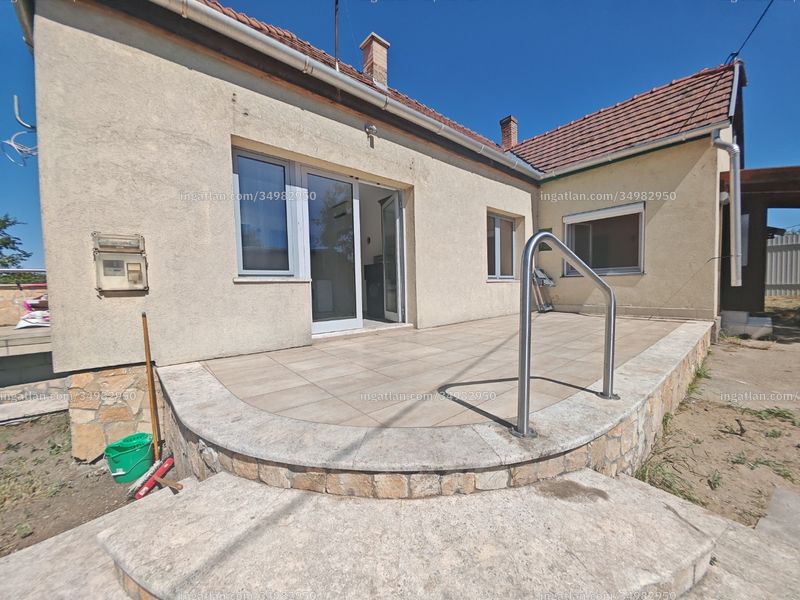 Listing photo
