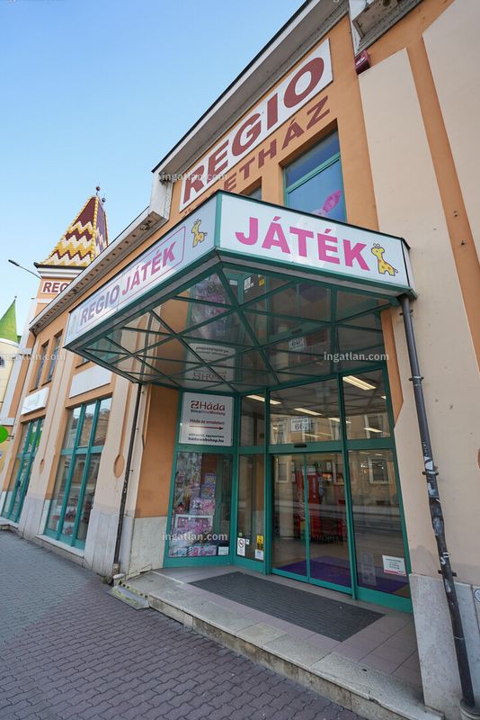 bejárat (kívülről)