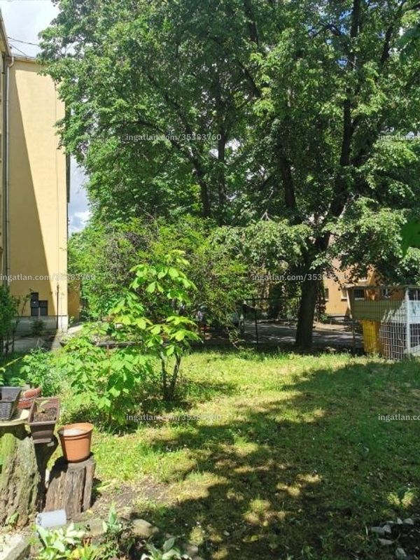 bejárat (kívülről)