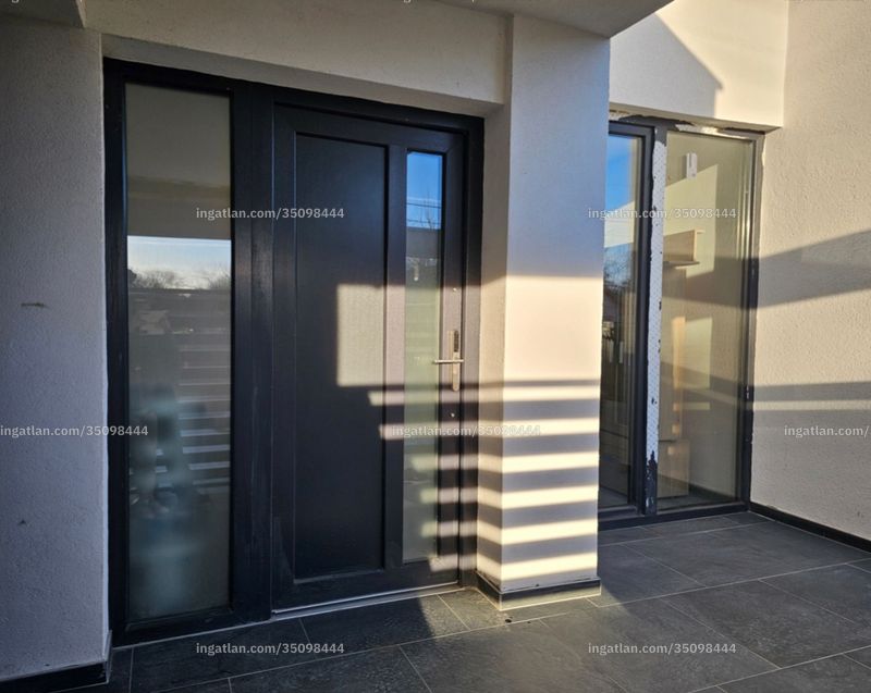 bejárat (kívülről)