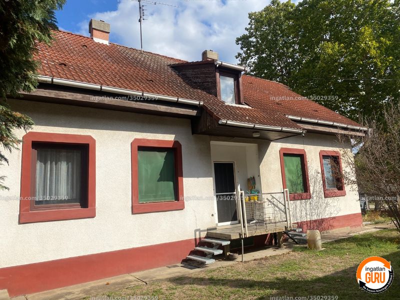bejárat (kívülről)