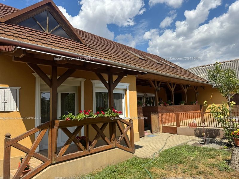 Hirdetés fotója