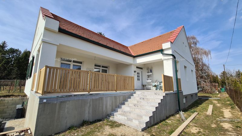 Listing photo