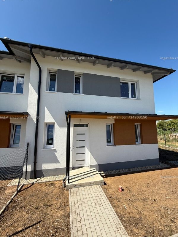 bejárat (kívülről)