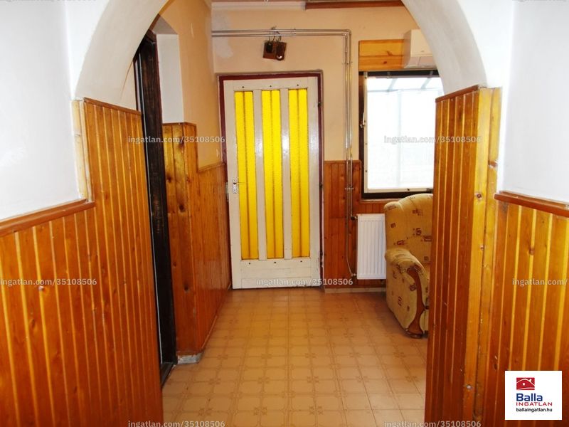bejárat (belülről)