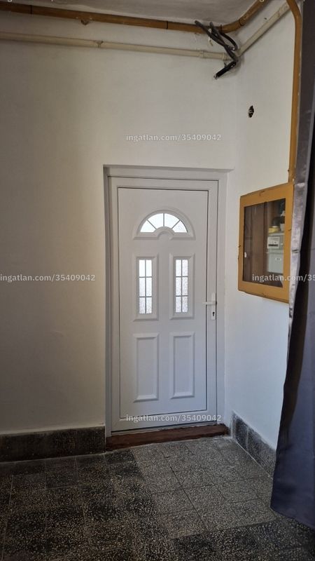 bejárat (kívülről)