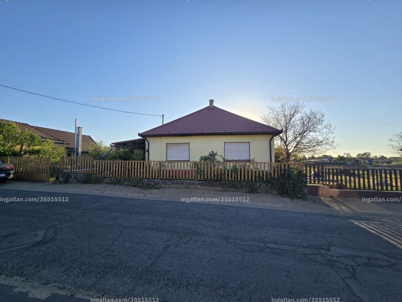 Hirdetés fotója